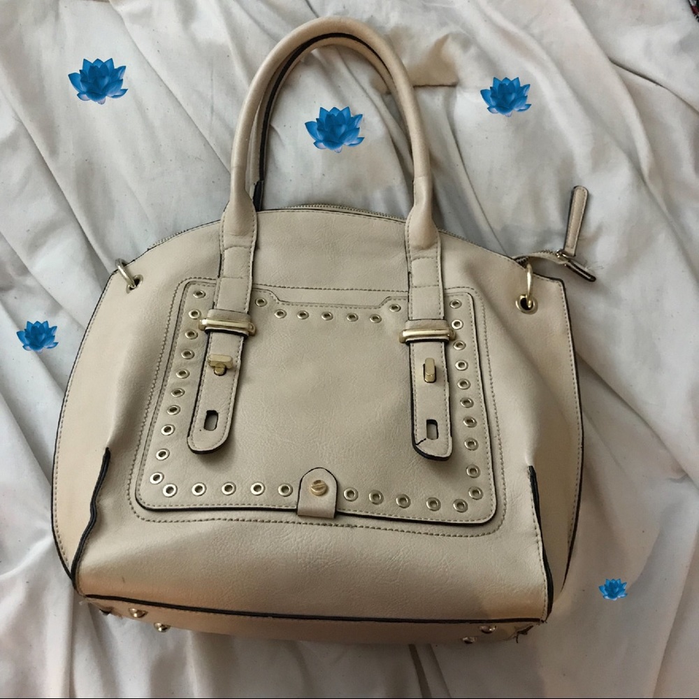 Tan diva bag!